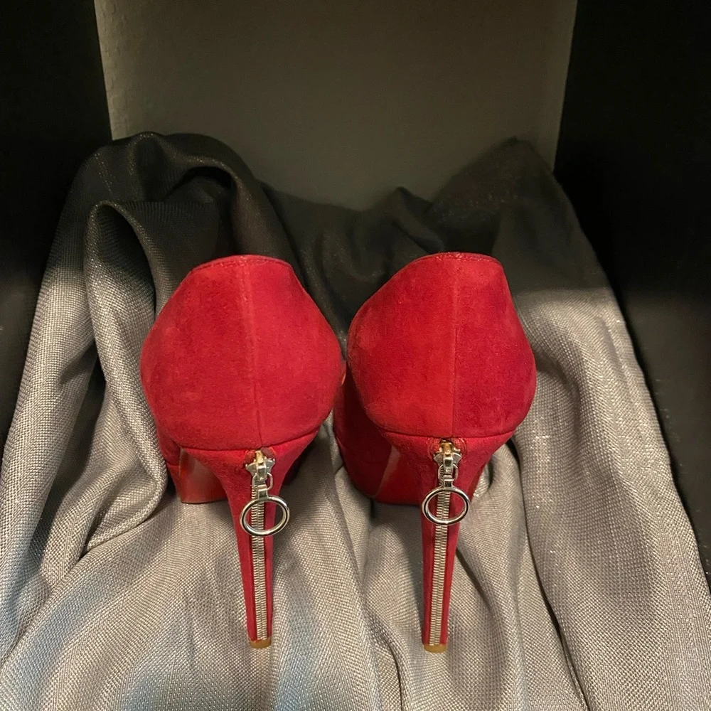 Christian Louboutin Red Heels Timeless Elegance - Picture 3 of 5